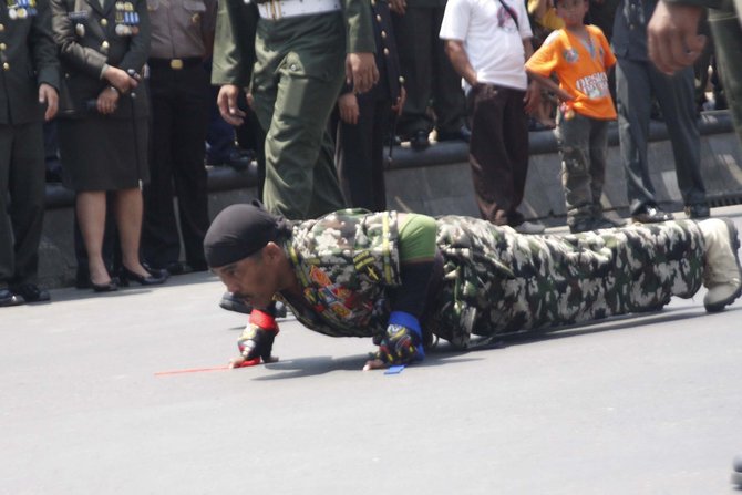 aksi kopral bagyo di hut tni