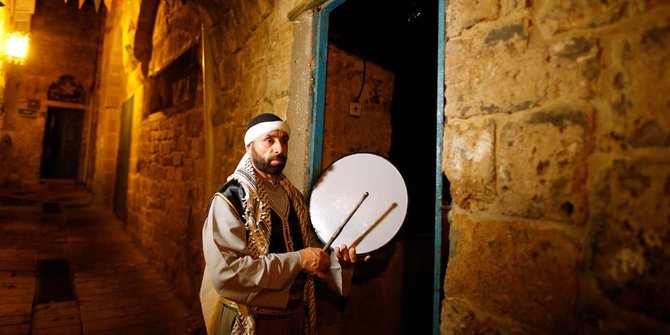 Kisah pria Kristen di Israel bangunkan kaum muslim untuk sahur