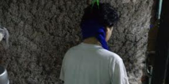 Diduga masalah rumah tangga, Indra ditemukan gantung diri di dapur