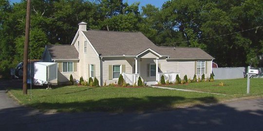 Pria ini jual rumah tapi menolak pindah