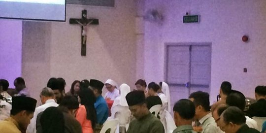 umat muslim malaysia di gereja panen pujian rev1