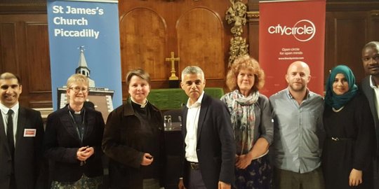 muslim london gelar buka puasa di gereja rev1