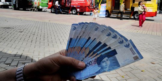 Rupiah terperosok, sentuh level Rp 13.303 per USD