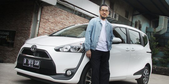 Leonard Theosabrata jatuh hati dengan kesan stylish Toyota Sienta