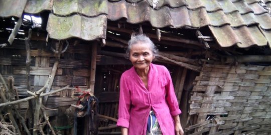 Nenek Mujiati menolak rumah buatan pemerintah