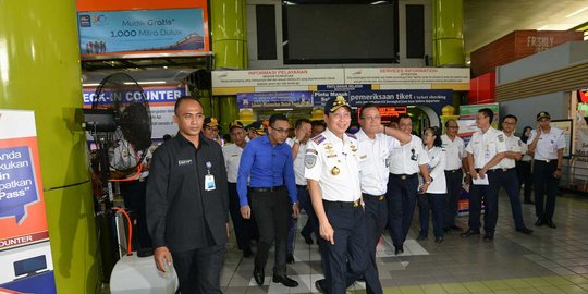 Cek kesiapan Stasiun Gambir, Jonan dahulukan periksa toilet