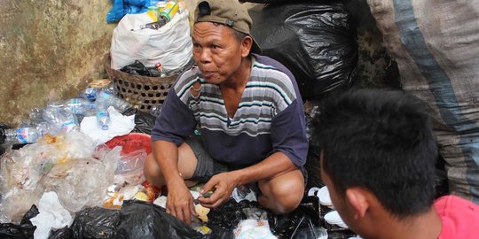 Gudang diambil pemiliknya, Bripka Seladi bingung simpan hasil mulung