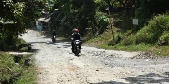 Pembangunan Tol Cipali sisakan kerusakan jalan di Purwakarta