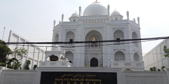 Menengok keindahan masjid Ramlie Musofa bak Taj Mahal India