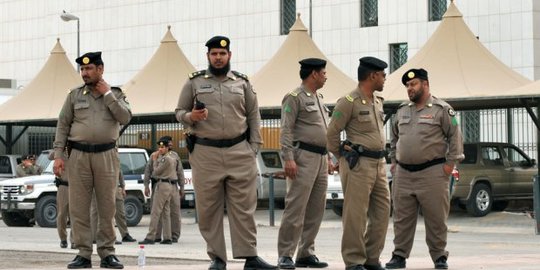 Pakai jins sobek dan sepatu Crocs, 50 pemuda ditangkap di Saudi