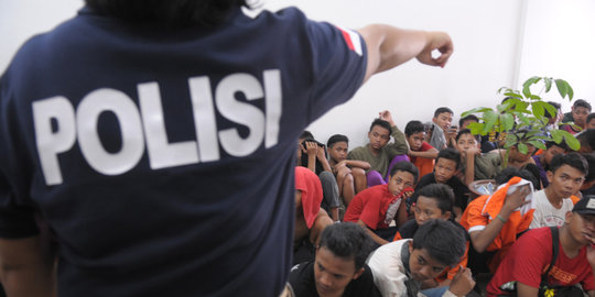 Polisi sebut petasan Jakmania disembunyikan di pakaian dalam wanita