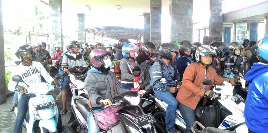 H-9 Lebaran, pemudik bermotor mulai padati pelabuhan Gilimanuk