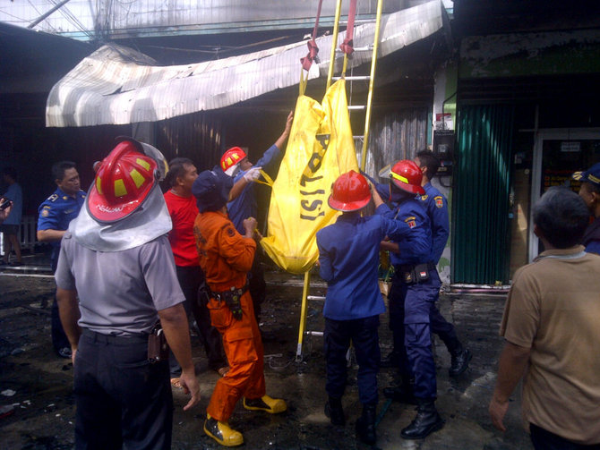 kebakaran di warnet dan studio foto semarang