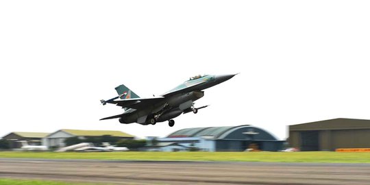 F-16 TNI AU usir pesawat militer Malaysia di langit Natuna