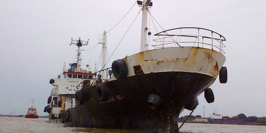 Praktik 'kencing' minyak, 2 kapal tanker ditangkap di Banyuasin