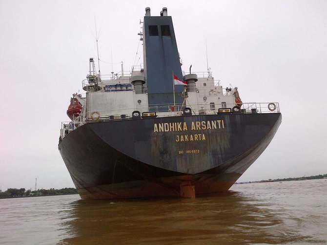 penyelundupan minyak mentah ke kapal asing di palembang