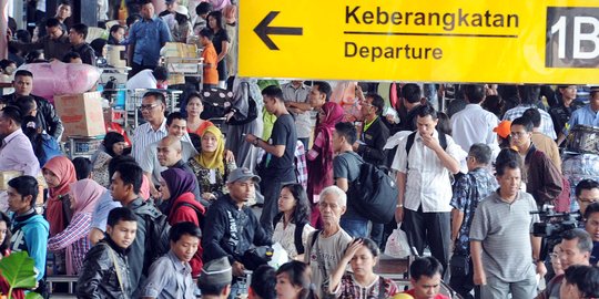 Jelang Lebaran, penumpang mulai membludak di Bandara Soekarno-Hatta