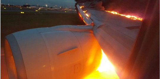 (Video) Kobaran api hanguskan sayap Singapore Airlines