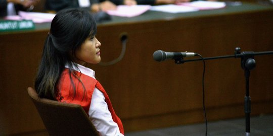 Eksepsi Jessica ditolak, ayah Mirna tepuk tangan di persidangan