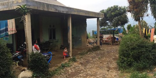 Melongok kampung Janda Cigombong