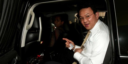 Pendukung sambangi Balai Kota rayakan ulang Ahok ke 50