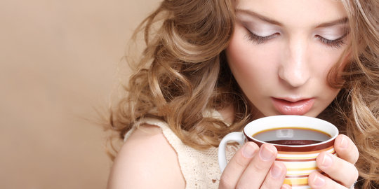 Ladies, minum kopi justru memperburuk menopause lho!