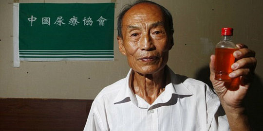 Jaga kesehatan, kakek China minum kencing sendiri selama 23 tahun