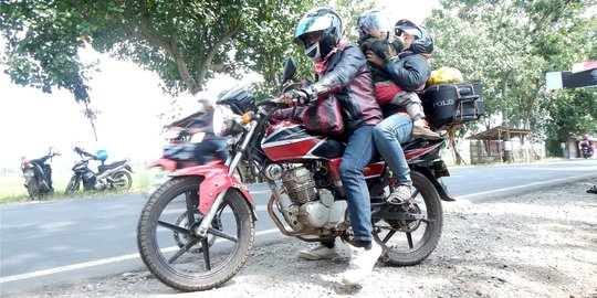 Pemudik Jakarta yang gunakan motor dikawal polisi sampai Karawang