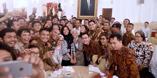 Keseruan Presiden Jokowi buka bersama ratusan wartawan di Istana