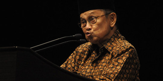 BJ Habibie dinobatkan sebagai Bapak Asuh UKM Batik di Solo