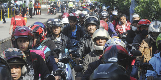 Melintas Bekasi, pemudik sepeda motor akan dicegat dipaksa istirahat