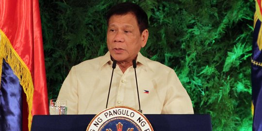 Duterte janji setelah jadi presiden ke mana-mana naik pick up