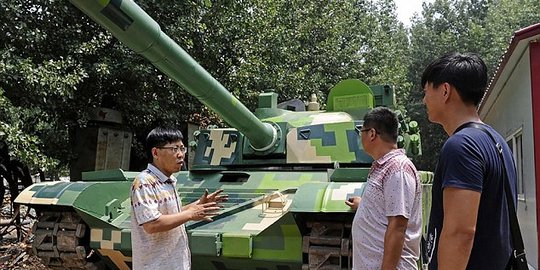 Kecewa dengan militer, petani ini bikin tank sendiri