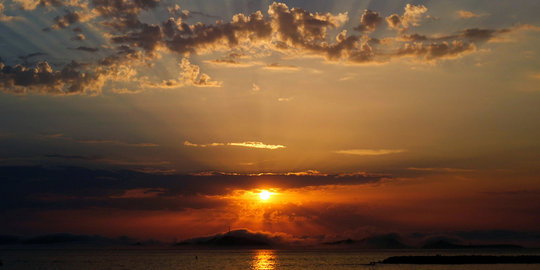 Menikmati keindahan sunset di Marseille
