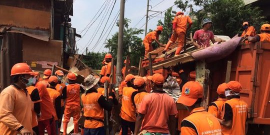 Ribuan pengangkut sampah di Batam unjuk rasa minta THR