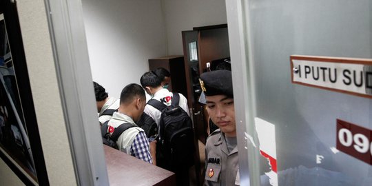 Penyidik KPK geledah ruang kerja I Putu Sudiartana