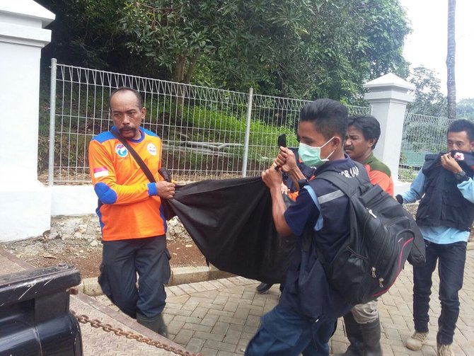 tim sar kembali temukan jenazah pemancing di pantai bengkung