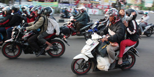 Lalu lintas mudik sepeda motor di Bekasi ramai lancar