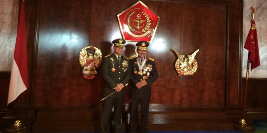 Ukir sejarah, Kapolri Badrodin terima 4 bintang penghargaan dari TNI