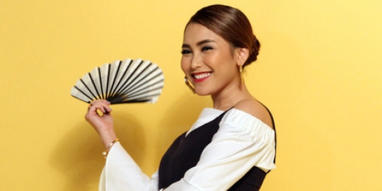 Suka gorengan saat berbuka, Ayu Ting Ting tak takut suara rusak?