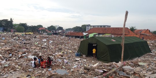 Ratusan korban kebakaran pasar di Kotim mengungsi di tenda darurat