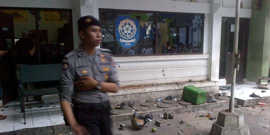 1 Anggota Satpol PP terkena lemparan hingga kepala berdarah