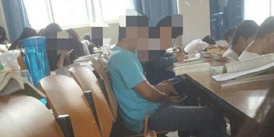 Mahasiswa ini ketahuan intip rok mahasiswi pakai ponsel