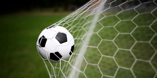 10 Pelanggaran yang wajib kamu hindari dalam permainan sepak bola