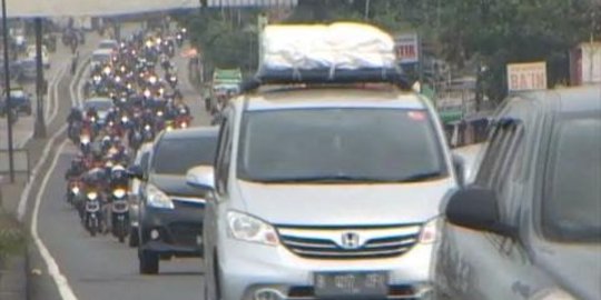 Lalu lintas Pantura Karawang - Subang padat, didominasi sepeda motor