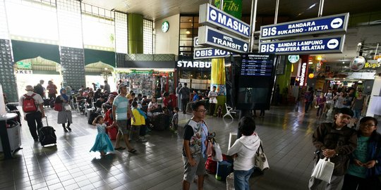 Cerita pemudik di stasiun tak lagi berdesak-desakan masuk gerbong