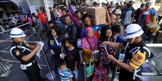 H-3, ribuan pemudik diberangkatkan dari Stasiun Pasar Senen