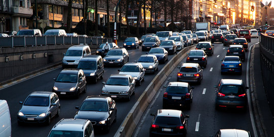 Macet parah, contra flow diberlakukan dari Jakarta ke Cikarang