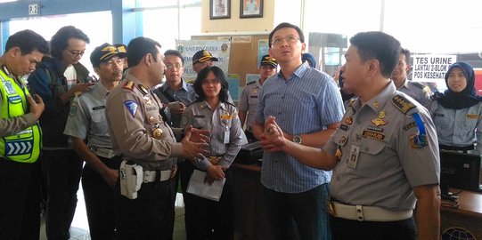 Sidak ke Terminal Pulogebang, Ahok soroti pembelian tiket tunai