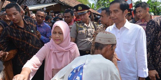 Presiden Jokowi sebar sembako di Banten jelang Lebaran